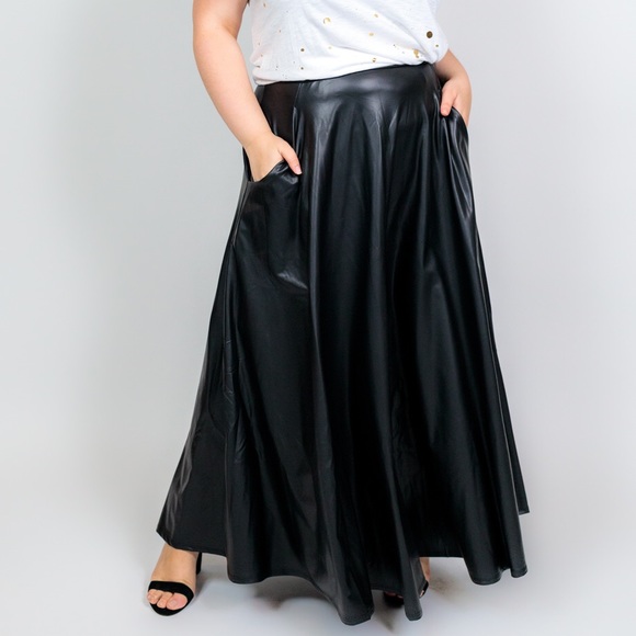 Plus Size Faux Leather Maxi Skirt - Picture 2 of 7